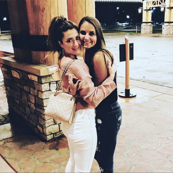 Meet your Posher, Jessica - Picture 3 of 3